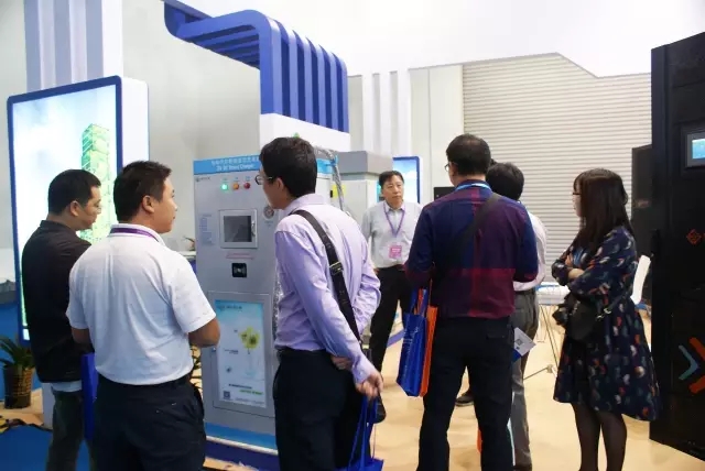 客戶對(duì)恩億梯電動(dòng)汽車充電樁興致盎然 客戶對(duì)恩億梯電動(dòng)汽車充電樁興致盎然