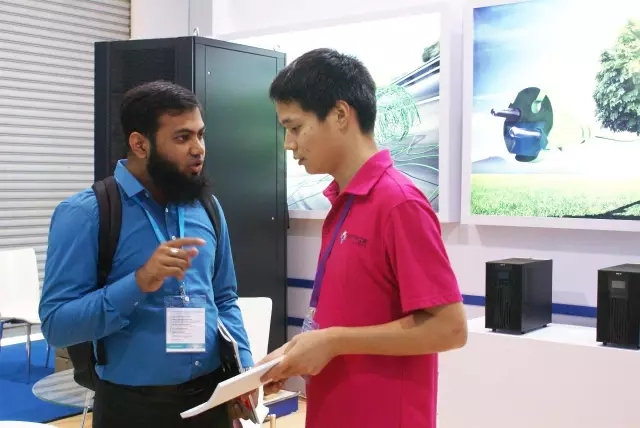 國外客戶在恩億梯展廳洽談 國外客戶在恩億梯展廳洽談